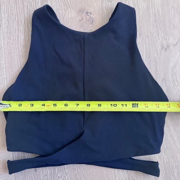 Athleta Black Conscious Cut Out Crop Top withh Built in Bra Size Medium - Picture 15 of 15